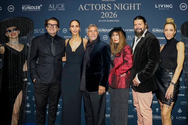 Bruno Eyron, Friederike Dirscherl, Esai Morales, Cassandra Gava, Claude Duhamel, Melanie Wolf bei Actors Night 2026 in dem Alice Rooftop & Garden im Living Berlin.