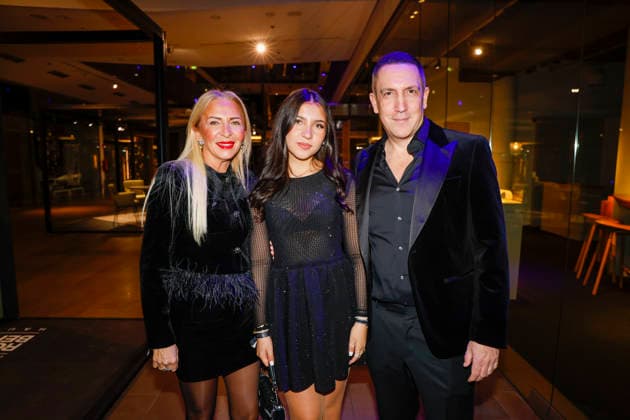 Jasmin Kundler mit tochter und ehemann David Patrick Kundler bei Actors Night 2026 in dem Alice Rooftop & Garden im Living Berlin.