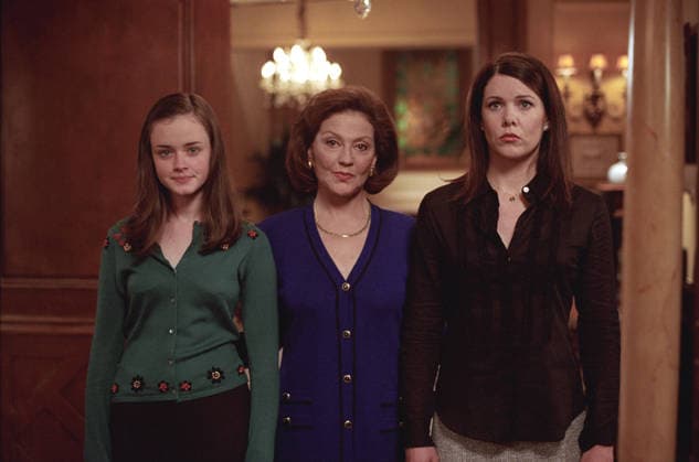 RECORD DATE NOT STATED Gilmore Girls (Episode: The Inns & Outs of Inns) Alexis Bledel, Kelly Bishop, Lauren Graham 2001 Photo by Ron Batzdorff EDITORIAL USE ONLY  Copyright: x