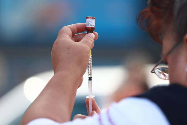 A nurse prepares a dose of the measles vaccine at Bellas Artes vaccination center, as part the vaccination campaign against the virus outbreak after increase measles cases in the country, on February 11, 2026, in Mexico City, Mexico. Mexico City Mexico - ZUMAe321 20260211_zia_e321_055 Copyright: xCarlosxSantiagox