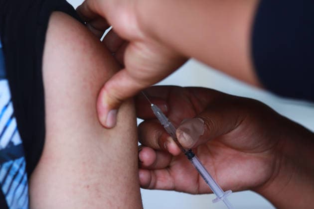 February 11, 2026, Mexico City Mexico: A nurse administers a dose of the measles vaccine to a person at Guelatao subway station vaccination center, as part the vaccination campaign against the virus outbreak after increase measles cases in the country in Mexico City. Mexico City Mexico  - ZUMAe321 20260211_zia_e321_035 Copyright: xCarlosxSantiagox
