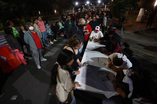 Mexico City launches measles vaccination campaign amid national outbreak MEXICO CITY, MEXICO - FEBRUARY 11: People wait in line to receive measles vaccine doses during a mass vaccination campaign, at Central de Abasto wholesale market, in Mexico City, Mexico on February 11, 2026. Mexico City launched an intensified measles vaccination campaign with fixed and mobile vaccination sites across the city as Mexico faces a major national outbreak that has surpassed 9,000 confirmed cases and left at least 28 people dead, amid a regional epidemiological alert issued by the Pan American Health Organization (PAHO). Daniel Cardenas Anadolu Mexico City Mexico. Editorial use only. Please get in touch for any other usage.  Copyright: x2026xAnadoluxDanielxCardenasx