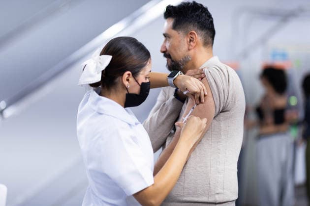 Mexico City launches measles vaccination campaign amid national outbreak MEXICO CITY, MEXICO - FEBRUARY 11: A man receives a dose of the measles vaccine during a mass vaccination campaign, at a subway station in Mexico City, Mexico on February 11, 2026. Mexico City launched an intensified measles vaccination campaign with fixed and mobile vaccination sites across the city as Mexico faces a major national outbreak that has surpassed 9,000 confirmed cases and left at least 28 people dead, amid a regional epidemiological alert issued by the Pan American Health Organization (PAHO). Daniel Cardenas Anadolu Mexico City Mexico. Editorial use only. Please get in touch for any other usage.  Copyright: x2026xAnadoluxDanielxCardenasx