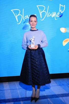 Blaue Blume 2026 Caroline Herfurth mit dem Ehrenpreis 15. Verleihung des Romantischen Kurzfilm Awards BLAUE BLUME im Frederick™s am Potsdamer Platz in Berlin Datum: 11.02.2026 Copyright: xEventpress Kratschx