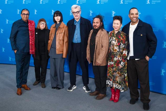 Shivendra Singh Dungarpur, Ewa PuszczyÅ ska, Bae Doona, Wim Wenders, Min Bahadur Bham, Hikari und Reinaldo Marcus Green beim Photocall mit der internationalen Jury auf der Berlinale 2026 76. Internationale Filmfestspiele Berlin im Hotel Grand Hyatt. Berlin, 12.02.2026