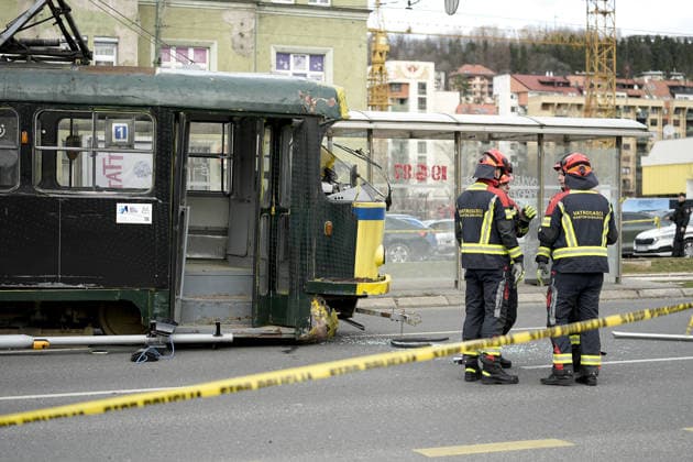 Tram derailment kills one, injures two in Sarajevo SARAJEVO, BOSNIA AND HERZEGOVINA - FEBRUARY 12: Emergency crews inspect a derailed tram that rests on a roadway as police cordon off the area near a tram stop in Sarajevo, Bosnia and Herzegovina, on February 12, 2026. The tram hit people waiting at the stop, killing one person and injuring two, and authorities dispatched police and medical teams to the scene. Samir Jordamovic Anadolu Sarajevo Bosnia and Herzegovina. Editorial use only. Please get in touch for any other usage.  Copyright: x2026xAnadoluxSamirxJordamovicx