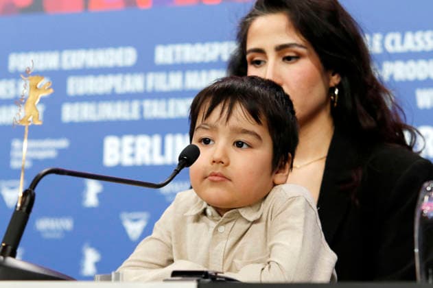 Liam Hussaini und Laila Mahmudi bei der Pressekonferenz zum Kinofilm No Good Men Kabul Jan auf der Berlinale 2026 76. Internationale Filmfestspiele Berlin im Hotel Grand Hyatt. Berlin, 12.02.2026