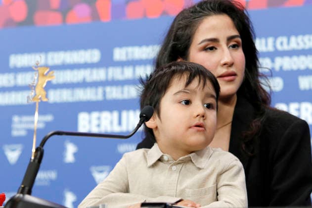 Liam Hussaini und Laila Mahmudi bei der Pressekonferenz zum Kinofilm No Good Men Kabul Jan auf der Berlinale 2026 76. Internationale Filmfestspiele Berlin im Hotel Grand Hyatt. Berlin, 12.02.2026
