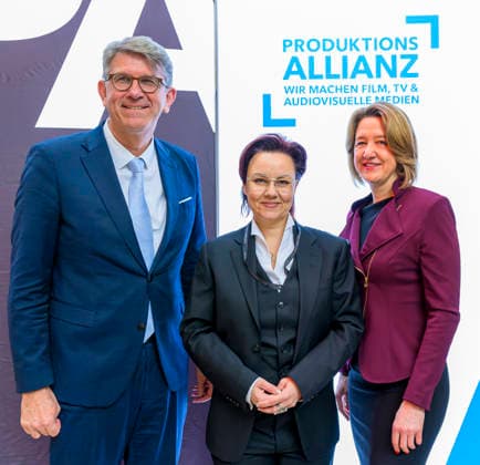 Weimer + Münferering + Weisgerber EUR, Deutschland, Berlin. 12.02.2026: Staatsminister Wolfram Weimer, Beauftragter der Bundesregierung für Kultur und Medien, Michelle Müntefering, CEO und Sprecherin des Gesamtvorstands der Produktionsallianz und Anja Weisgerber, MdB beim Deutschen Produzententag 2026 in Berlin. Unter dem Motto Gemeinsam stärker: Deutschlands Filmwirtschaft im internationalen Wettbewerb bringt der Deutsche Produzententag 2026 vor Eröffnung der Berlinale zentrale Akteurinnen und Akteure der nationalen und internationalen Filmwirtschaft zusammen.
