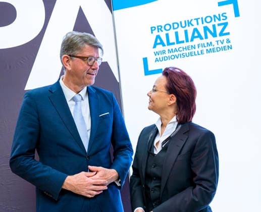 Weimer + Müntefering EUR, Deutschland, Berlin. 12.02.2026: Staatsminister Wolfram Weimer, Beauftragter der Bundesregierung für Kultur und Medien und Michelle Müntefering, CEO und Sprecherin des Gesamtvorstands der Produktionsallianz beim Deutschen Produzententag 2026 in Berlin. Unter dem Motto Gemeinsam stärker: Deutschlands Filmwirtschaft im internationalen Wettbewerb bringt der Deutsche Produzententag 2026 vor Eröffnung der Berlinale zentrale Akteurinnen und Akteure der nationalen und internationalen Filmwirtschaft zusammen.