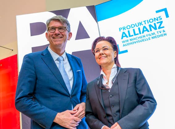 Weimer + Müntefering EUR, Deutschland, Berlin. 12.02.2026: Staatsminister Wolfram Weimer, Beauftragter der Bundesregierung für Kultur und Medien und Michelle Müntefering, CEO und Sprecherin des Gesamtvorstands der Produktionsallianz beim Deutschen Produzententag 2026 in Berlin. Unter dem Motto Gemeinsam stärker: Deutschlands Filmwirtschaft im internationalen Wettbewerb bringt der Deutsche Produzententag 2026 vor Eröffnung der Berlinale zentrale Akteurinnen und Akteure der nationalen und internationalen Filmwirtschaft zusammen.