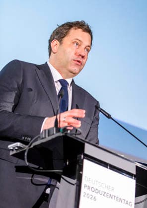 Lars Klingbeil besucht Filmwirtschaft EUR, Deutschland, Berlin. 12.02.2026: Bundesfinanzminister und Vizekanzler Lars Klingbeil (SPD) besucht den Deutschen Produzententag 2026 in Berlin. Unter dem Motto Gemeinsam stärker: Deutschlands Filmwirtschaft im internationalen Wettbewerb bringt der Deutsche Produzententag 2026 vor Eröffnung der Berlinale zentrale Akteurinnen und Akteure der nationalen und internationalen Filmwirtschaft zusammen.