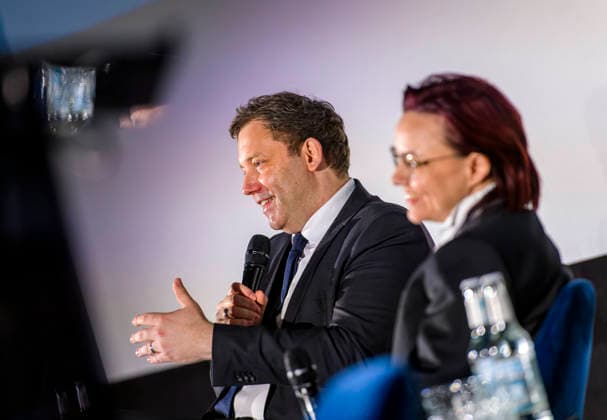 Lars Klingbeil + Michelle Müntefering EUR, Deutschland, Berlin. 12.02.2026: Bundesfinanzminister und Vizekanzler Lars Klingbeil (SPD) im Gespräch mit Michelle Müntefering, CEO und Sprecherin des Gesamtvorstands der Produktionsallianz. Auftakt der zur Berlinale - Deutschen Produzententag 2026 in Berlin. Unter dem Motto Gemeinsam stärker: Deutschlands Filmwirtschaft im internationalen Wettbewerb bringt der Deutsche Produzententag 2026 vor Eröffnung der Berlinale zentrale Akteurinnen und Akteure der nationalen und internationalen Filmwirtschaft zusammen.
