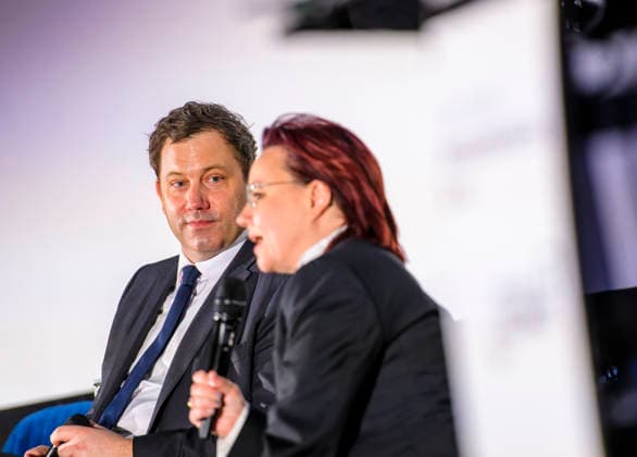 Lars Klingbeil + Michelle Müntefering EUR, Deutschland, Berlin. 12.02.2026: Bundesfinanzminister und Vizekanzler Lars Klingbeil (SPD) im Gespräch mit Michelle Müntefering, CEO und Sprecherin des Gesamtvorstands der Produktionsallianz. Auftakt der zur Berlinale - Deutschen Produzententag 2026 in Berlin. Unter dem Motto Gemeinsam stärker: Deutschlands Filmwirtschaft im internationalen Wettbewerb bringt der Deutsche Produzententag 2026 vor Eröffnung der Berlinale zentrale Akteurinnen und Akteure der nationalen und internationalen Filmwirtschaft zusammen.