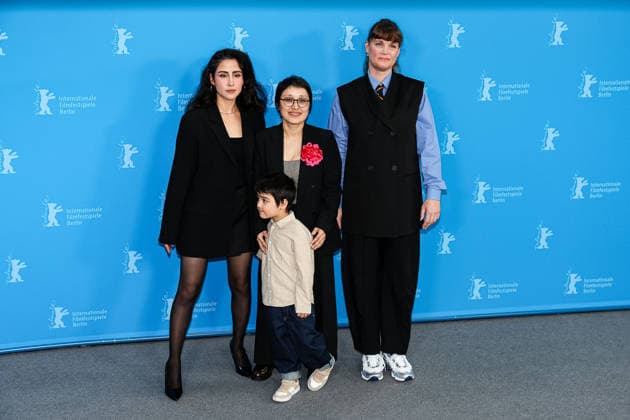 Berlin Berlinale, 76. internationale Filmfestspiele Berlin 2026 Links Laila Mahmudi, Mitte Liam Hussaini, Shahrbanoo Sadat, Rechts Katja Adomeit Photocall No Good Men Berlinale, 76. internationale Filmfestspiele Berlin 2026 -Pressefoto Roger Buerke Copyright: xEibner-Pressefoto RogerxBuerkex EP_RBE