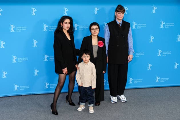Berlin Berlinale, 76. internationale Filmfestspiele Berlin 2026 Links Laila Mahmudi, Mitte Liam Hussaini, Shahrbanoo Sadat, Rechts Katja Adomeit Photocall No Good Men Berlinale, 76. internationale Filmfestspiele Berlin 2026 -Pressefoto Roger Buerke Copyright: xEibner-Pressefoto RogerxBuerkex EP_RBE