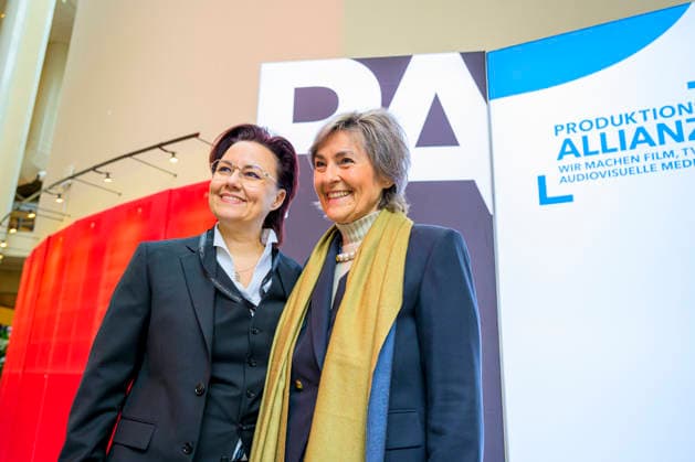 Michelle Müntefering + Karola Wille EUR, Deutschland, Berlin. 12.02.2026: Michelle Müntefering (li) , CEO und Sprecherin des Gesamtvorstands der Produktionsallianz und Karola Wille (Ex-Intendantin des MDR) beim Deutschen Produzententag 2026 in Berlin. Unter dem Motto Gemeinsam stärker: Deutschlands Filmwirtschaft im internationalen Wettbewerb bringt der Deutsche Produzententag 2026 vor Eröffnung der Berlinale zentrale Akteurinnen und Akteure der nationalen und internationalen Filmwirtschaft zusammen.