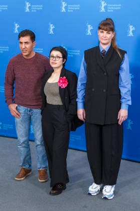 Anwar Hashimi , Shahrbanoo Sadat und Katja Adomeit beim Photocall zum Kinofilm No Good Men Kabul Jan auf der Berlinale 2026 76. Internationale Filmfestspiele Berlin im Hotel Grand Hyatt. Berlin, 12.02.2026