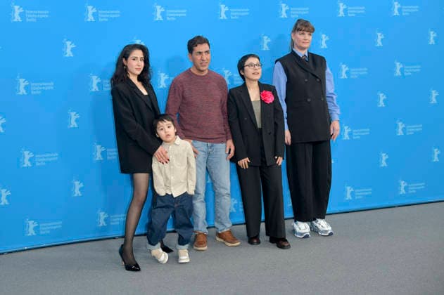 Laila Mahmudi, Liam Hussaini, Anwar Hashimi, Shahrbanoo Sadat und Katja Adomeit beim Photocall zum Kinofilm No Good Men Kabul Jan auf der Berlinale 2026 76. Internationale Filmfestspiele Berlin im Hotel Grand Hyatt. Berlin, 12.02.2026
