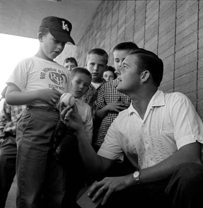 RECORD DATE NOT STATED Don Drysdale signing autographs for his devoted young fans 1961 EDITORIAL USE ONLY  Copyright: xSidxAveryx