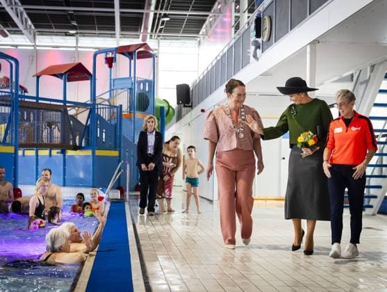 PURMEREND - Queen Maxima during a visit to the Leeghwaterbad swimming pool. Maxima is visiting the North Holland town to learn more about how residents are committed to improving their living environment. REMKO DE WAAL ANP netherlands out - belgium out  Copyright: xx x550464701x originalFilename: 550464701.jpg
