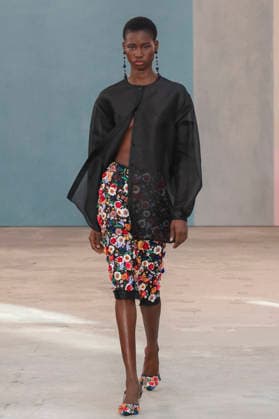 A model walks the runway wearing pieces from Venezuelan designer Carolina Herrera s new collection in New York, United States, 12 February 2026. Herrera s collection is an ode to the creative power of women artists, patrons, gallery owners, collectors and muses, who wore her autumn-winter designs in New York. Carolina Herrera celebrates women in the arts at her fashion show in New York !ACHTUNG: NUR REDAKTIONELLE NUTZUNG!  Copyright: xÁngelxColmenaresx AME4432 20260212-55019375262_1