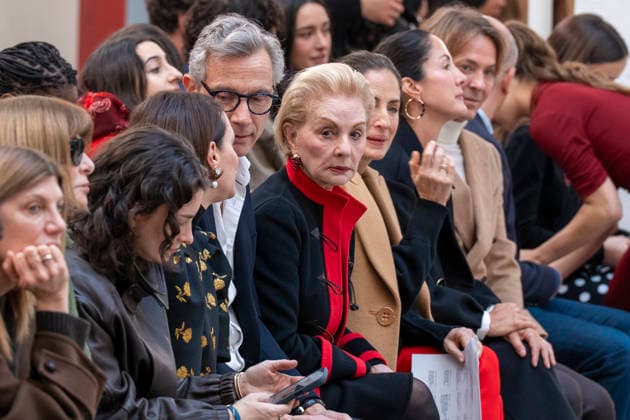 Venezuelan designer Carolina Herrera (C) attends a fashion show in New York, United States, 12 February 2026. Herrera s collection is an ode to the creative power of women artists, patrons, gallery owners, collectors and muses, who wore her autumn-winter designs in New York. Carolina Herrera celebrates women in the arts at her fashion show in New York !ACHTUNG: NUR REDAKTIONELLE NUTZUNG!  Copyright: xÁngelxColmenaresx AME4402 20260212-55019375292_1
