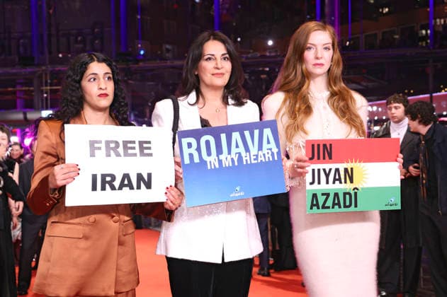 Banafshe Hourmazdi, Duzen Tekkal und Pheline Roggan bei der Festivaleröffnung mit der Premiere des Kinofilms No Good Men auf der Berlinale 2026 76. Internationale Filmfestspiele Berlin im Berlinale Palast. Berlin, 12.02.2026