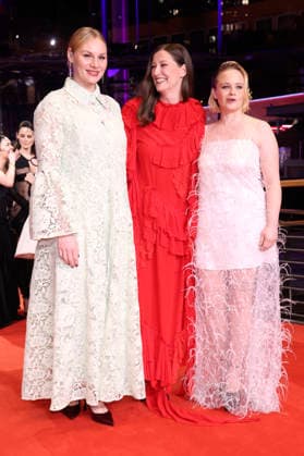 Rosalie Thomass, Alexandra Maria Lara und Jasna Fritzi Bauer bei der Festivaleröffnung mit der Premiere des Kinofilms No Good Men auf der Berlinale 2026 76. Internationale Filmfestspiele Berlin im Berlinale Palast. Berlin, 12.02.2026