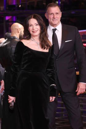 Iris Berben mit Partner Heiko Kiesow bei der Festivaleröffnung mit der Premiere des Kinofilms No Good Men auf der Berlinale 2026 76. Internationale Filmfestspiele Berlin im Berlinale Palast. Berlin, 12.02.2026