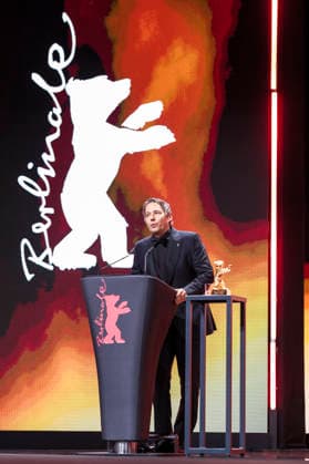 Sean Baker bei der Verleihung des Goldenen Ehrenbären für das Lebenswerk während der Eröffnungszeremonie der Berlinale 2026 76. Internationale Filmfestspiele Berlin im Berlinale Palast . Berlin, 12.02.2026