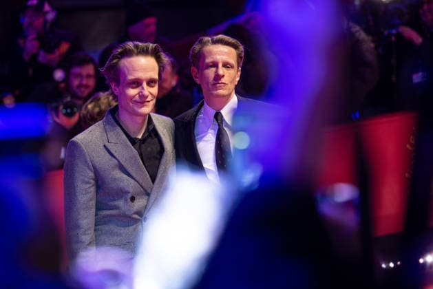 Opening 76. Berlinale - Der alternative Blick Alexander Scheer , August Diehl Eröffnung der 76. Berlinale mit dem afghanischen Film No Good Men im Berlinale Palast in Berlin Copyright: xEventpressx