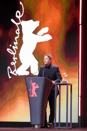 Sean Baker bei der Verleihung des Goldenen Ehrenbären für das Lebenswerk während der Eröffnungszeremonie der Berlinale 2026 76. Internationale Filmfestspiele Berlin im Berlinale Palast . Berlin, 12.02.2026
