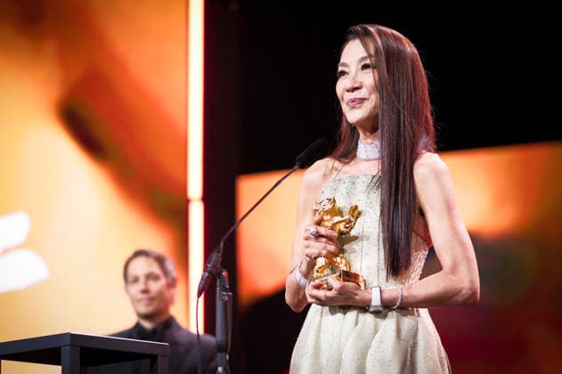 Michelle Yeoh bei der Verleihung des Goldenen Ehrenbären für das Lebenswerk während der Eröffnungszeremonie der Berlinale 2026 76. Internationale Filmfestspiele Berlin im Berlinale Palast . Berlin, 12.02.2026