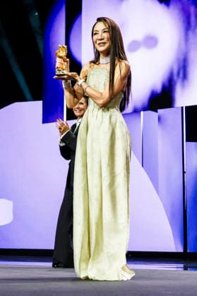 Michelle Yeoh bei der Verleihung des Goldenen Ehrenbären für das Lebenswerk während der Eröffnungszeremonie der Berlinale 2026 76. Internationale Filmfestspiele Berlin im Berlinale Palast . Berlin, 12.02.2026
