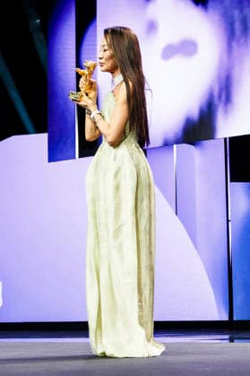 Michelle Yeoh bei der Verleihung des Goldenen Ehrenbären für das Lebenswerk während der Eröffnungszeremonie der Berlinale 2026 76. Internationale Filmfestspiele Berlin im Berlinale Palast . Berlin, 12.02.2026