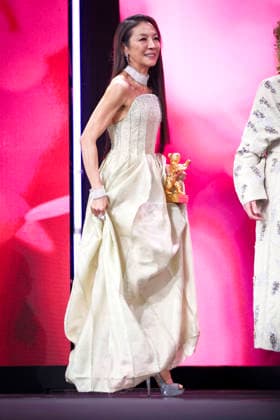 Michelle Yeoh bei der Verleihung des Goldenen Ehrenbären für das Lebenswerk während der Eröffnungszeremonie der Berlinale 2026 76. Internationale Filmfestspiele Berlin im Berlinale Palast . Berlin, 12.02.2026