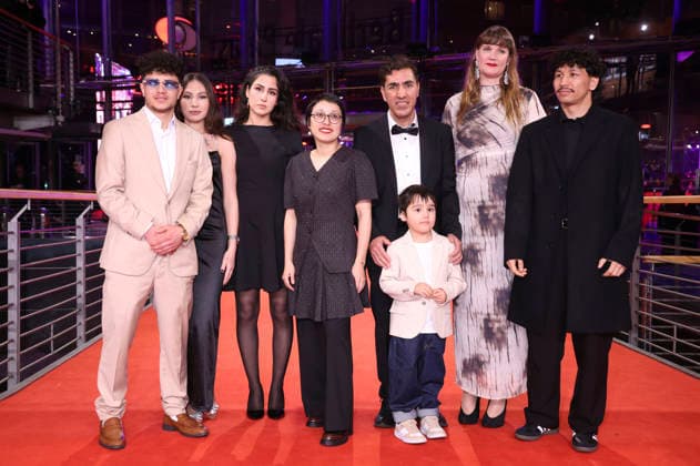 Laila Mahmudi, Shahrbanoo Sadat, Anwar Hashimi, Liam Hussaini, Katja Adomeit und Gäste bei der Festivaleröffnung mit der Premiere des Kinofilms No Good Men auf der Berlinale 2026 76. Internationale Filmfestspiele Berlin im Berlinale Palast. Berlin, 12.02.2026