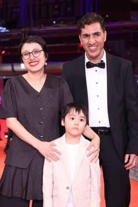 Shahrbanoo Sadat, Liam Hussaini und Anwar Hashimi bei der Festivaleröffnung mit der Premiere des Kinofilms No Good Men auf der Berlinale 2026 76. Internationale Filmfestspiele Berlin im Berlinale Palast. Berlin, 12.02.2026
