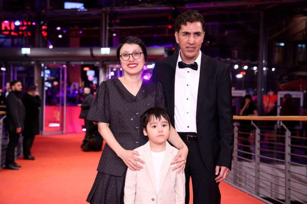 Shahrbanoo Sadat, Liam Hussaini und Anwar Hashimi bei der Festivaleröffnung mit der Premiere des Kinofilms No Good Men auf der Berlinale 2026 76. Internationale Filmfestspiele Berlin im Berlinale Palast. Berlin, 12.02.2026