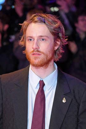 Louis Hofmann auf dem Roten Teppich der ERÖFFNUNG DER 76. BERLINALE (International Berlin Film Festival) im Berlinale Palast am Potsdamer Platz in Berlin am 12.02.2026