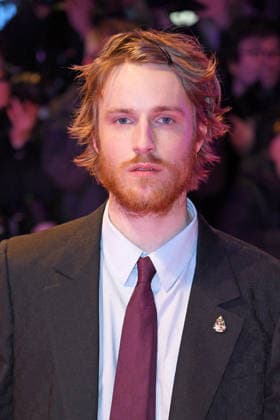 Louis Hofmann auf dem Roten Teppich der ERÖFFNUNG DER 76. BERLINALE (International Berlin Film Festival) im Berlinale Palast am Potsdamer Platz in Berlin am 12.02.2026