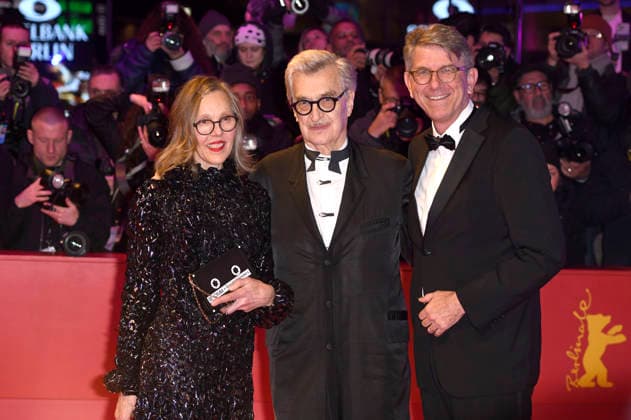 Donata Wenders, Wim Wenders und Wolfram Weimer bei der Festivaleröffnung mit der Premiere des Kinofilms No Good Men auf der Berlinale 2026 76. Internationale Filmfestspiele Berlin im Berlinale Palast. Berlin, 12.02.2026