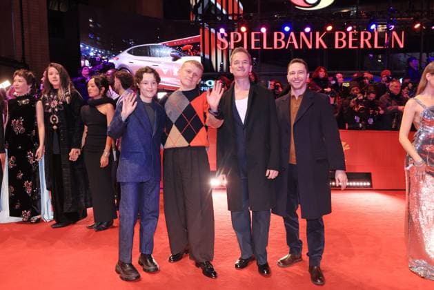 Berlinale Eröffnung Bella Ramsey, George Jaques, Neil Patrick Harris, Ken Petrie Roter Teppich zur Eröffnung der 76. Berlinale im BerlinalePalast, Berlin, Datum: 12.02.2026 Copyright: xEventpress Kratschx