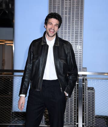 February 12, 2026, New York, Ny, United States: Paul Anthony Kelly visits the Empire State Building to celebrate the premiere of FXs Love Story: John F. Kennedy Jr. & Carolyn Bessette. Held at Empire State Building in New York. Zuma Press February 12, 2026 New York United States - ZUMAp281 20260212_zea_p281_009 Copyright: xPhotoxImagexPressx