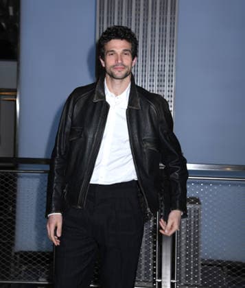 February 12, 2026, New York, Ny, United States: Paul Anthony Kelly visits the Empire State Building to celebrate the premiere of FXs Love Story: John F. Kennedy Jr. & Carolyn Bessette. Held at Empire State Building in New York. Zuma Press February 12, 2026 New York United States - ZUMAp281 20260212_zea_p281_010 Copyright: xPhotoxImagexPressx