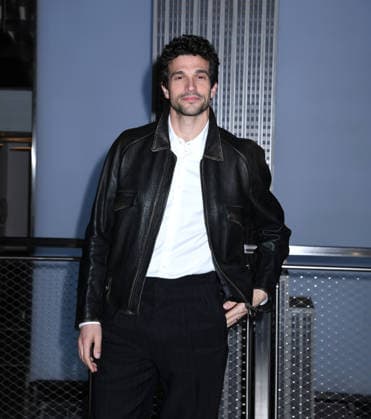 February 12, 2026, New York, Ny, United States: Paul Anthony Kelly visits the Empire State Building to celebrate the premiere of FXs Love Story: John F. Kennedy Jr. & Carolyn Bessette. Held at Empire State Building in New York. Zuma Press February 12, 2026 New York United States - ZUMAp281 20260212_zea_p281_016 Copyright: xPhotoxImagexPressx