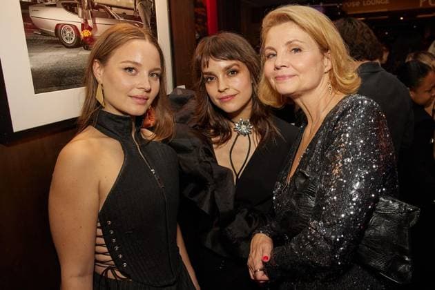 Berlin Opening Night ** NUR FÜR REDAKTIONELLE ZWECKE ** EDITORIAL USE ONLY **<p>Die Schauspielerinnen Sonja Gerhardt (l-r), Luise Befort und Anette Frier kommen zur Berlin Opening Night ins Hotel Stue. Die Night findet im Rahmen der Berlinale statt. Deutschland Berlin Berlin Copyright: JörgxCarstensen