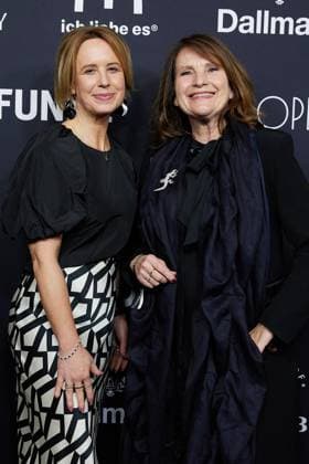 Berlin Opening Night ** NUR FÜR REDAKTIONELLE ZWECKE ** EDITORIAL USE ONLY **<p>Verlegerin Julia Becker (l) und Christiane Goetz-Weimer kommen zur Berlin Opening Night ins Hotel Stue. Die Night findet im Rahmen der Berlinale statt. Deutschland Berlin Berlin Copyright: JörgxCarstensen