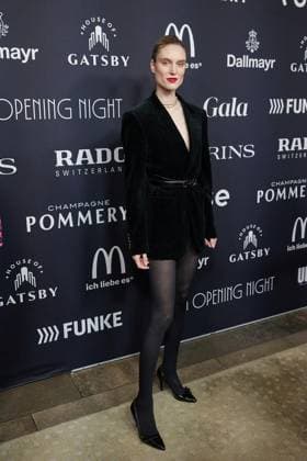 Berlin Opening Night ** NUR FÜR REDAKTIONELLE ZWECKE ** EDITORIAL USE ONLY **<p>Model Kim Hnizdo kommt zur Berlin Opening Night ins Hotel Stue. Die Night findet im Rahmen der Berlinale statt. Deutschland Berlin Berlin Copyright: JörgxCarstensen
